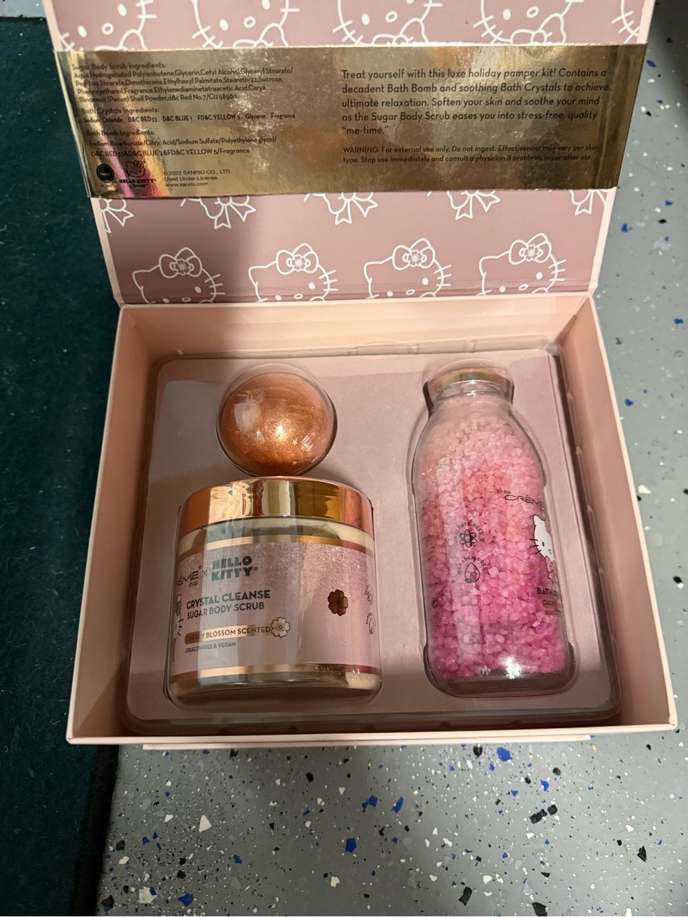 Hello Kitty Cherry Blossom Bath Set - Pink & Gold Accents - Picture 2 of 3